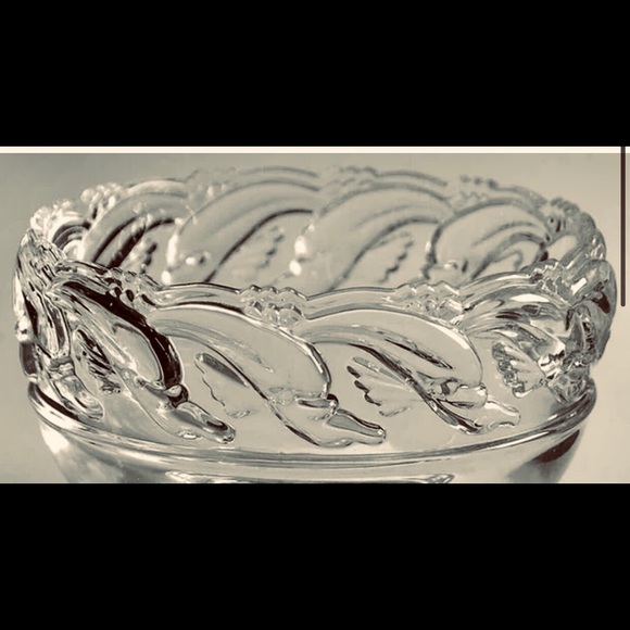 New Tiffany Dolphin Scalloped Rim Art Glass Bowl - Picture 15 of 16